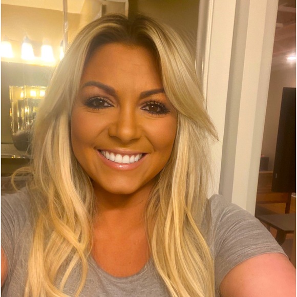 Meet your Posher, Heather - Picture 1 of 1